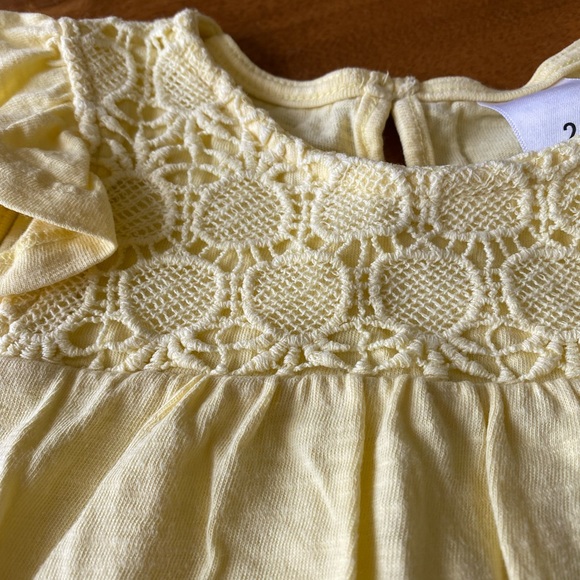 Target Yellow T-shirt top. Size 2 - Picture 6 of 9
